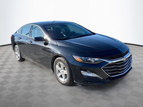 Used 2024 Chevrolet Malibu LT image 3
