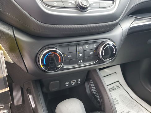 Used 2021 Chevrolet TrailBlazer LS image 21