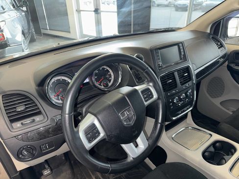 Used 2016 Dodge Grand Caravan SXT w/ Rear Park Assist Package FWD image 22