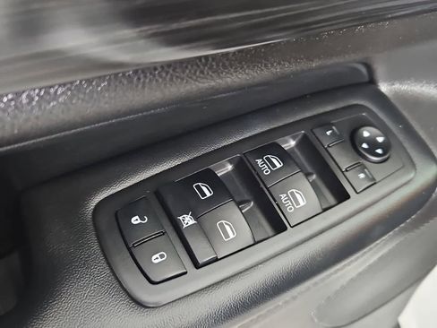 Used 2019 Jeep Grand Cherokee Laredo image 17