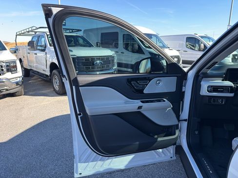 Used 2025 Lincoln Aviator Reserve w/ Equipment Group 201A image 19