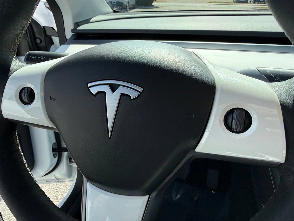 Used 2024 Tesla Model Y Long Range AWD/4WD image 22