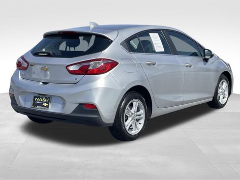 Used 2018 Chevrolet Cruze LT image 3