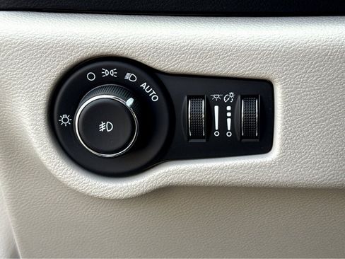 Used 2017 Chrysler Pacifica Touring-L Plus image 17