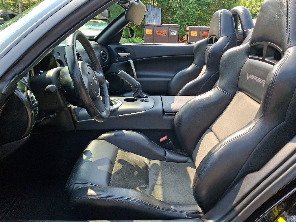 Used 2004 Dodge Viper SRT-10 RWD image 18