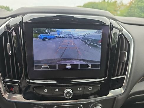 Used 2021 Chevrolet Traverse LT AWD/4WD image 18