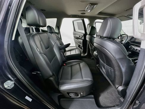 Used 2025 Kia Telluride S FWD image 11