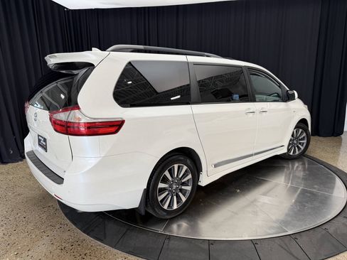 Used 2019 Toyota Sienna XLE w/ XLE Navigation Package AWD/4WD image 7