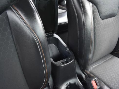 Used 2018 Jeep Compass Latitude w/ Popular Equipment Group AWD/4WD image 17