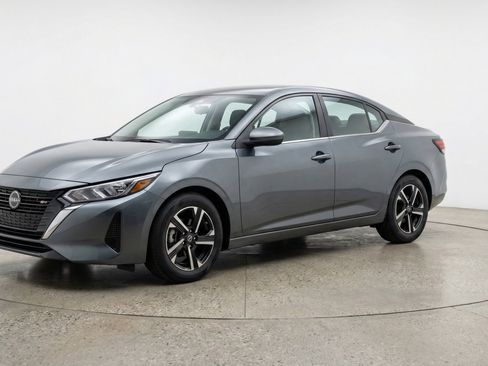 Used 2025 Nissan Sentra SV image 3