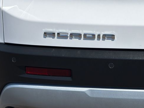 Used 2022 GMC Acadia SLE FWD image 27