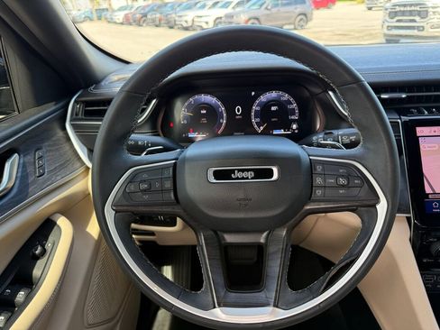 Used 2023 Jeep Grand Cherokee Limited AWD/4WD image 14