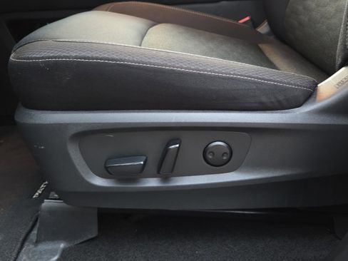 Used 2024 Nissan Pathfinder SV image 17