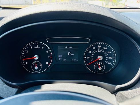 Used 2020 Kia Sorento LX FWD image 12