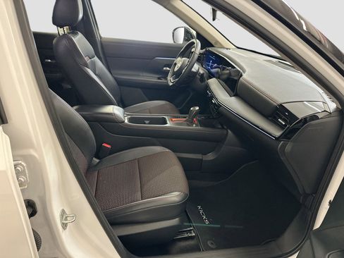 Used 2025 Nissan Kicks SR AWD/4WD image 31