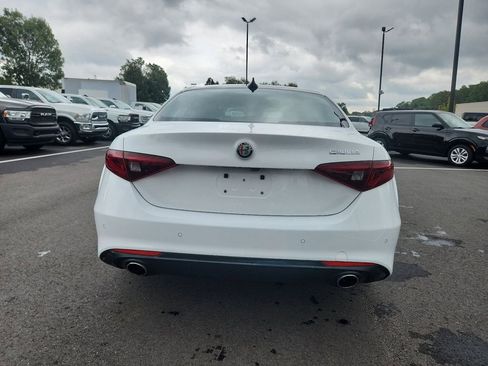 Used 2017 Alfa Romeo Giulia image 5
