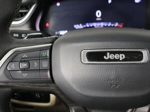 Used 2023 Jeep Grand Cherokee Limited image 25