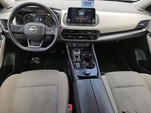 Used 2025 Nissan Rogue SV AWD/4WD image 12