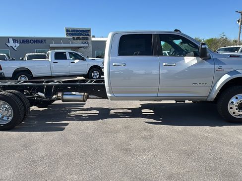 New 2026 RAM 5500 4x4 Crew Cab w/ Laramie Trim Package image 4