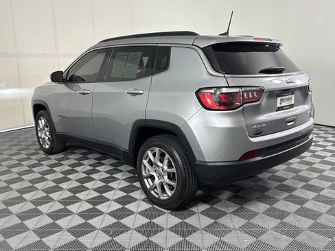 Used 2022 Jeep Compass Latitude AWD/4WD image 8
