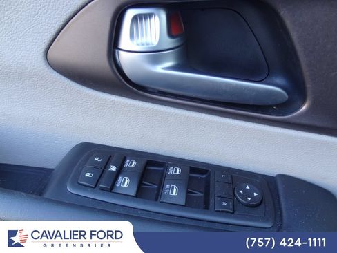 Used 2017 Chrysler Pacifica Touring-L Plus FWD image 21