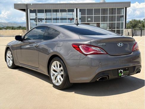 Used 2013 Hyundai Genesis 3.8 RWD image 6