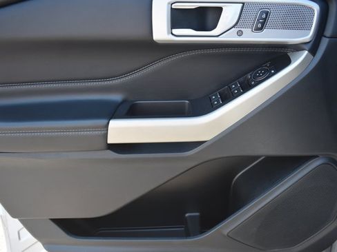 Used 2022 Ford Explorer Limited RWD image 11