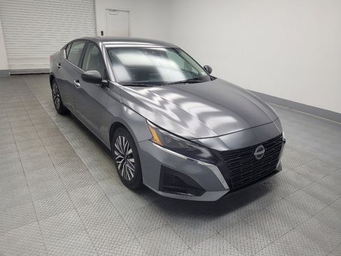 Used 2024 Nissan Altima 2.5 SV image 13