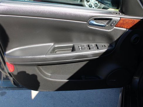 Used 2011 Chevrolet Impala LT w/ Luxury Edition Package FWD image 15