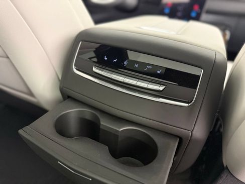 Used 2026 Cadillac Escalade Platinum Sport w/ LPO, Floor Liner Package AWD/4WD image 28