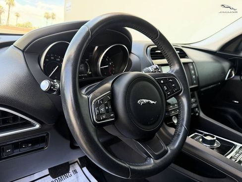 Used 2018 Jaguar F-PACE Premium AWD/4WD image 17