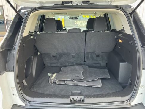 Used 2017 Ford Escape SE w/ Equipment Group 201A FWD image 8