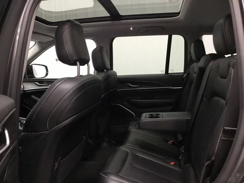 Used 2022 Jeep Grand Cherokee Limited AWD/4WD image 13
