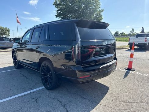 Used 2025 Cadillac Escalade Sport Platinum w/ LPO, ONYX Package AWD/4WD image 5