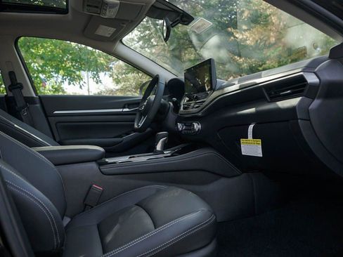 New 2025 Nissan Altima 2.5 SL image 9