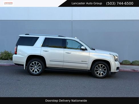 Used 2015 GMC Yukon Denali w/ Premium Package AWD/4WD image 4