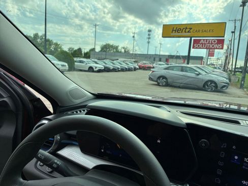 Used 2025 Chevrolet Trax LT image 33