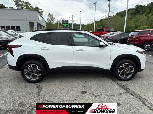 Certified 2024 Chevrolet Trax LT w/ Driver Confidence Package FWD image 6