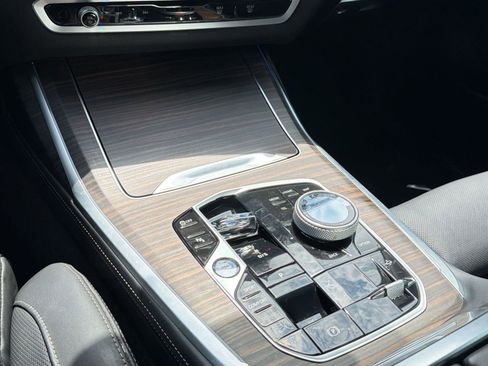 Used 2025 BMW X7 M60i AWD/4WD image 18