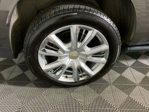Used 2021 Chevrolet Suburban High Country w/ Premium Package image 16