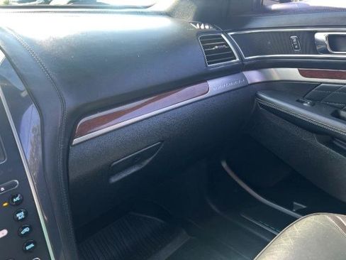 Used 2018 Ford Explorer Platinum image 40