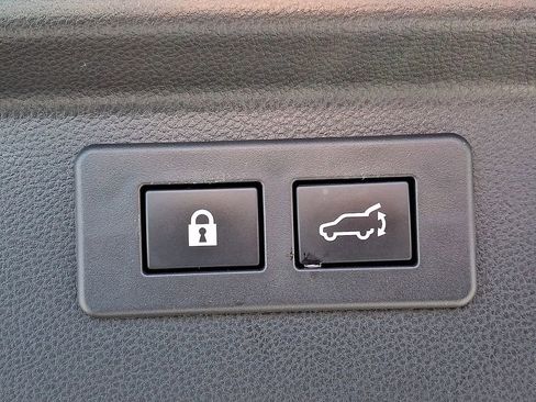 Used 2023 Subaru Forester Premium AWD/4WD image 32