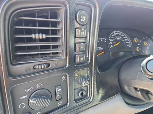 Used 2004 Chevrolet Tahoe LS AWD/4WD image 3