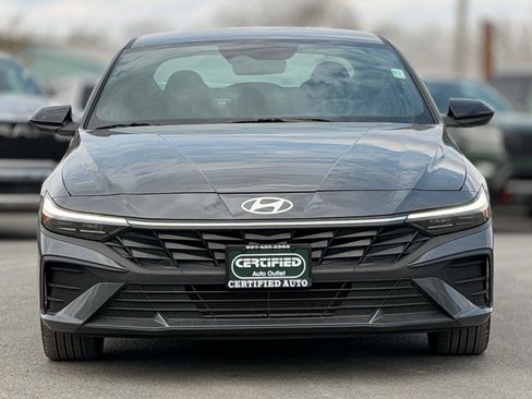 Used 2025 Hyundai Elantra Sport image 2