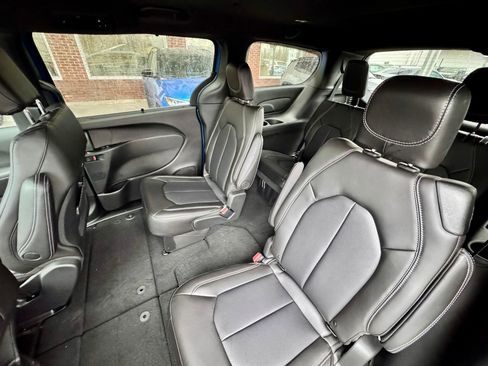 New 2026 Chrysler Pacifica Select image 9