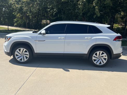 Used 2022 Volkswagen Atlas Cross Sport SE w/ Panoramic Sunroof Package image 7