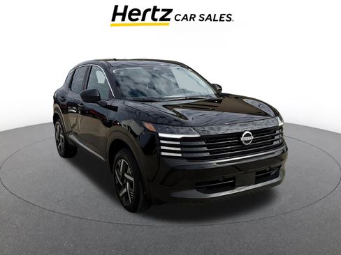 Used 2025 Nissan Kicks SV image 1