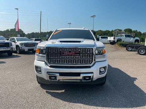 Used 2019 GMC Sierra 2500 Denali w/ Duramax Plus Package AWD/4WD image 2