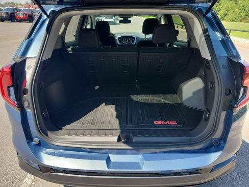 Used 2024 GMC Terrain SLE w/ Elevation Edition FWD image 9