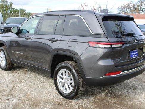 New 2025 Jeep Grand Cherokee Laredo image 6